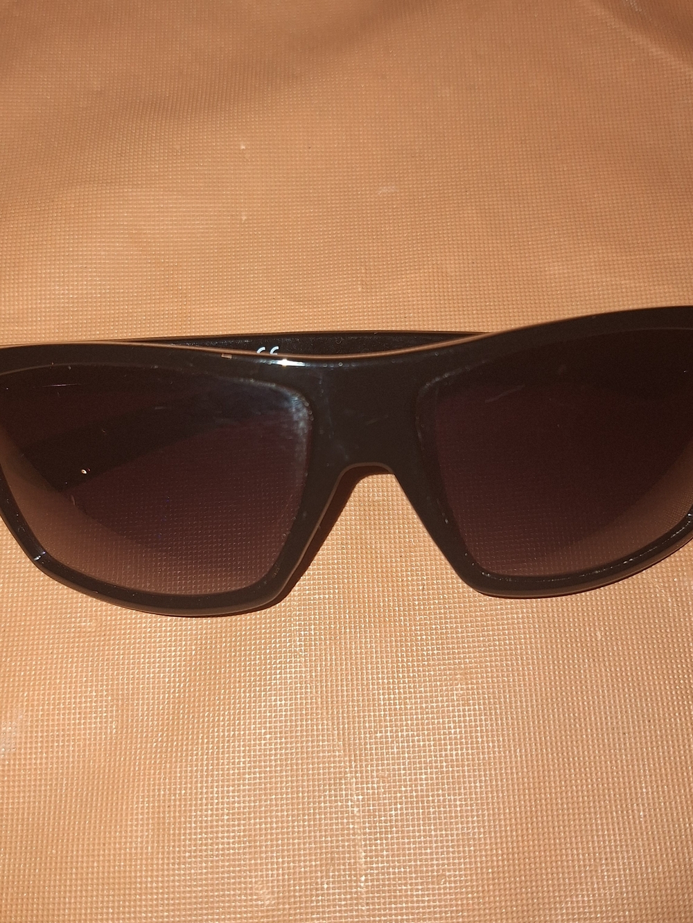 Guess Black Aviator Sunglasses w Dark Gradient Lenses